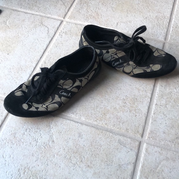 Black Coach Shoes. Size 7 - Picture 4 of 7
